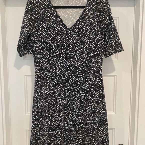Title Nine Sayonara Cafe Sleeve Black/White Dot Activewear Dress, Size Medium - Picture 2 of 7